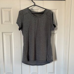 Women's Gray Head Top Size XL ❤️